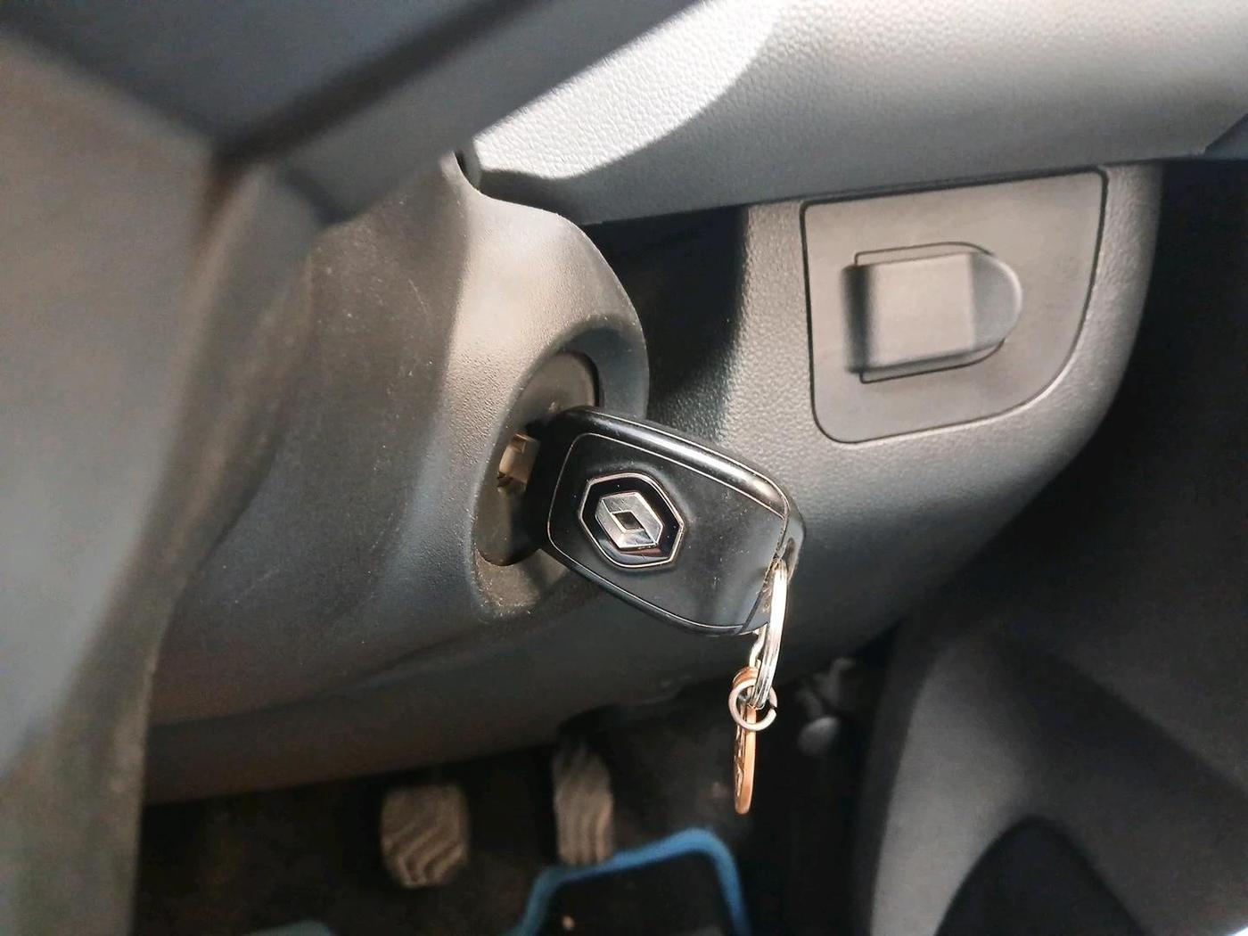 2021 Renault Kwid RXT 1.0 AMT (O), Petrol, Automatic, 71,373 km, interior