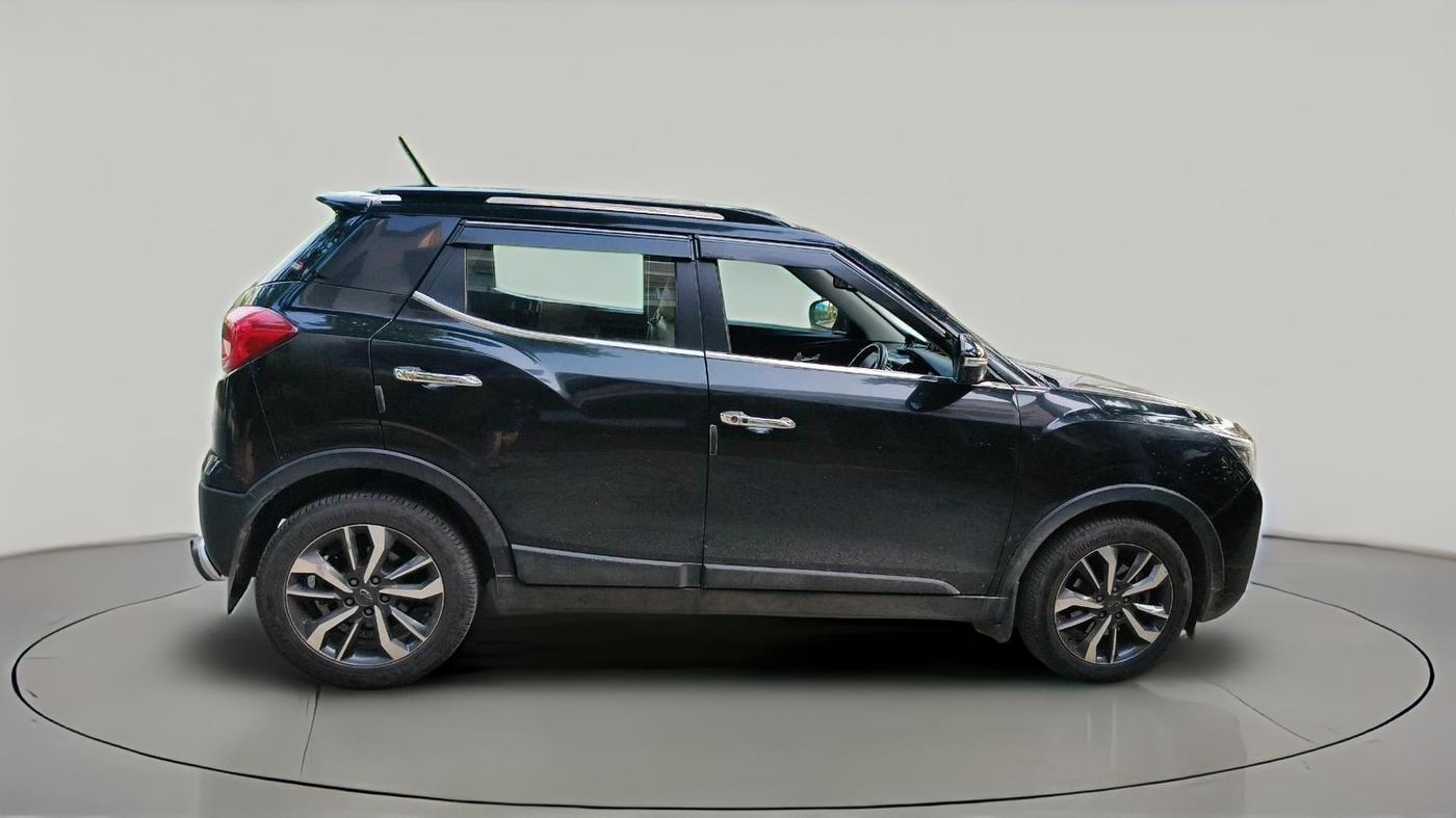 2021 Mahindra XUV300 W8 (O) 1.5 DIESEL, Diesel, Manual, 1,03,334 km, exterior