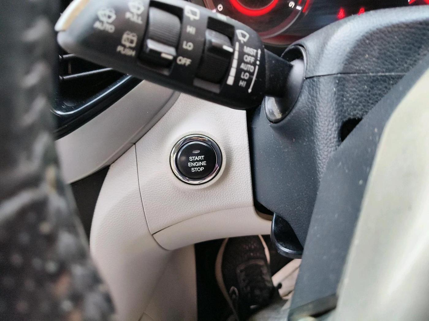 2021 Mahindra XUV300 W8 (O) 1.5 DIESEL, Diesel, Manual, 1,03,334 km, interior