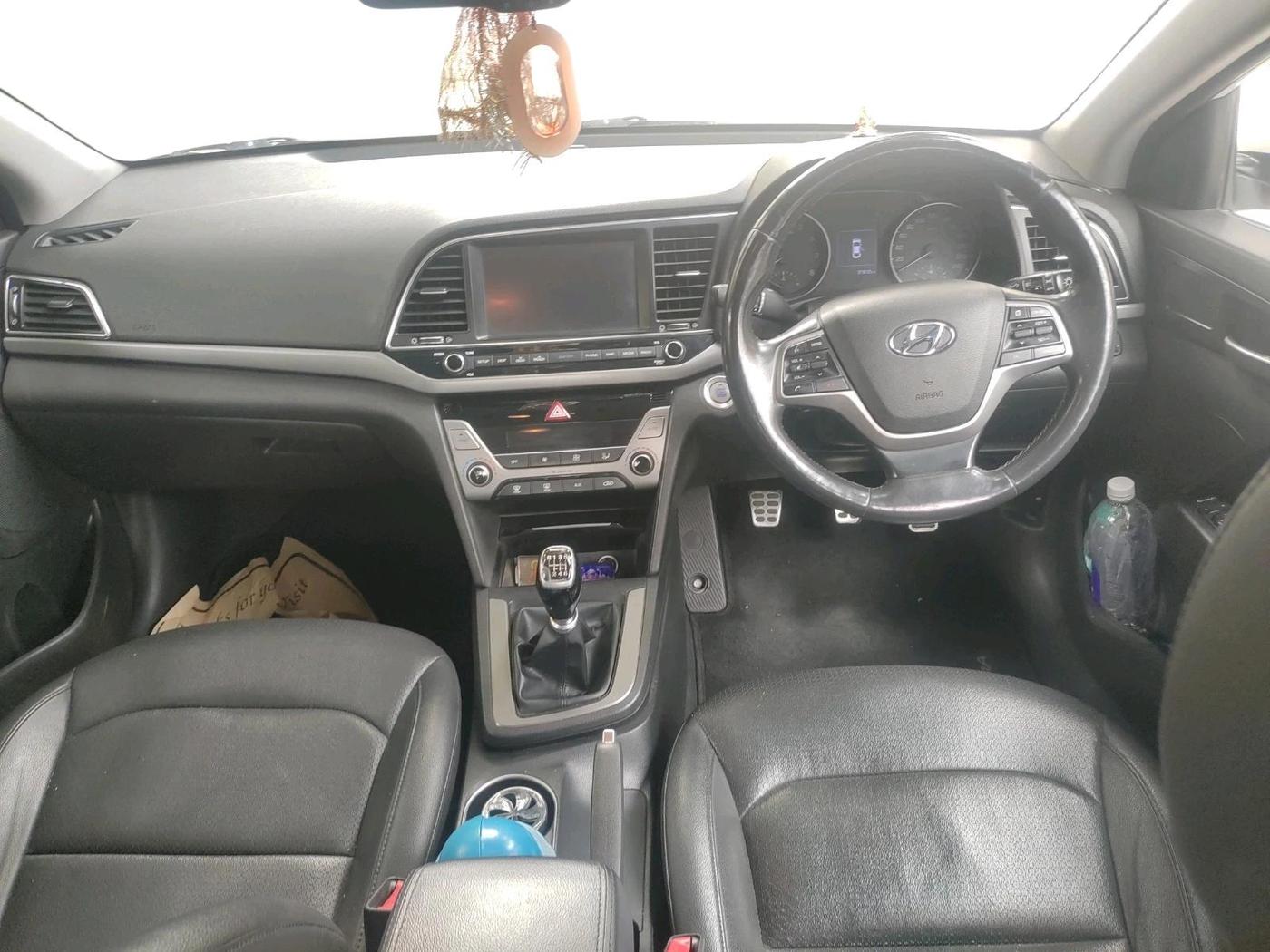 2018 Hyundai New Elantra 2.0 SX (O) MT, Petrol, Manual, 91,812 km, interior