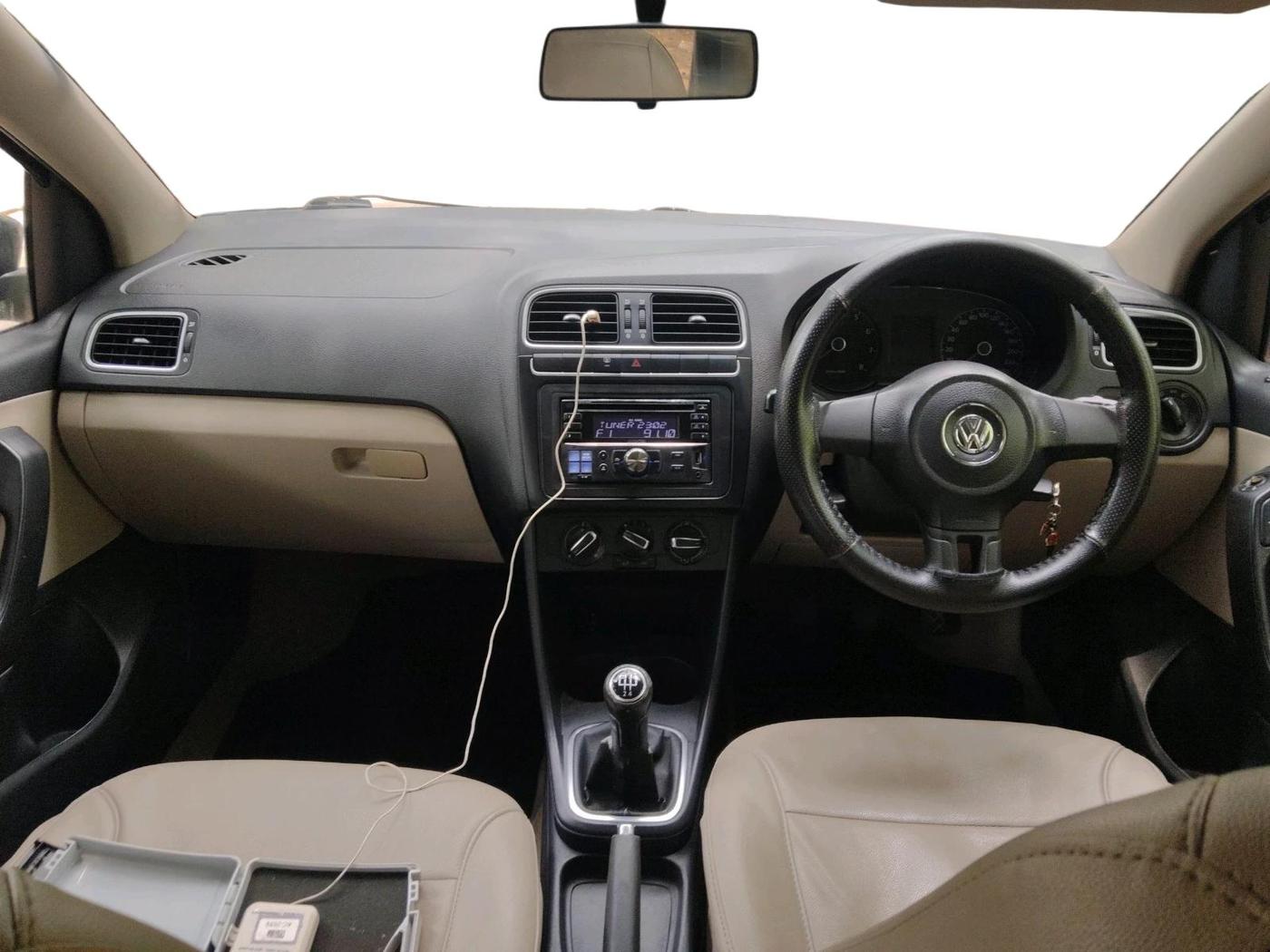 2011 Volkswagen Polo COMFORTLINE 1.2L PETROL, Petrol, Manual, 1,34,509 km, interior
