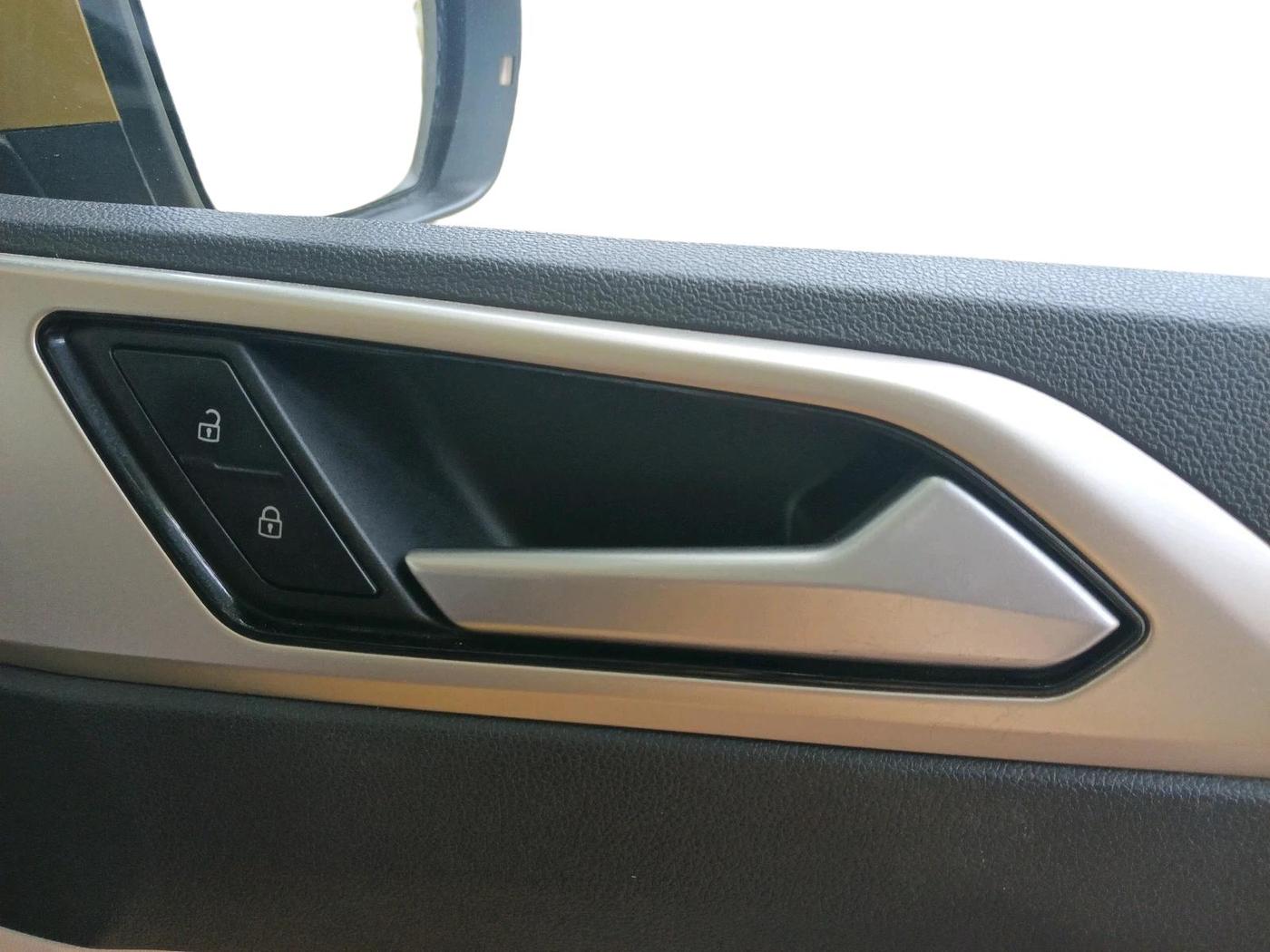 2022 Volkswagen VIRTUS HIGHLINE TSI 1.0 AT, Petrol, Automatic, 32,062 km, interior