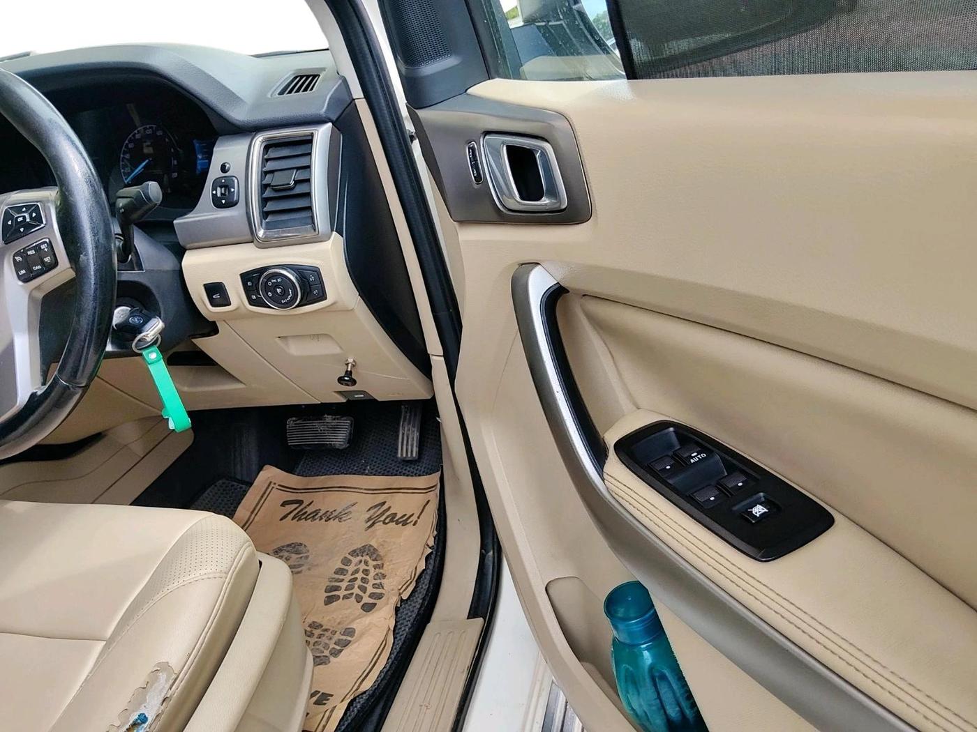 2016 Ford Endeavour TREND 2.2 4X2 AT, Diesel, Automatic, 2,02,340 km, interior