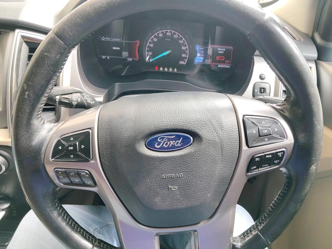 2016 Ford Endeavour TREND 2.2 4X2 AT, Diesel, Automatic, 2,02,340 km, interior