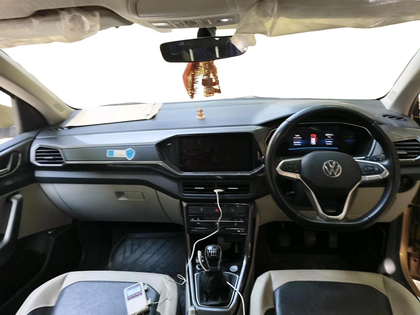 2022 Volkswagen TAIGUN TOPLINE 1.0 TSI MT, Petrol, Manual, 28,817 km, interior