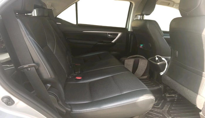 2022 Toyota Fortuner 4X2 AT 2.7 PETROL, Petrol, Automatic, 73,562 km, interior