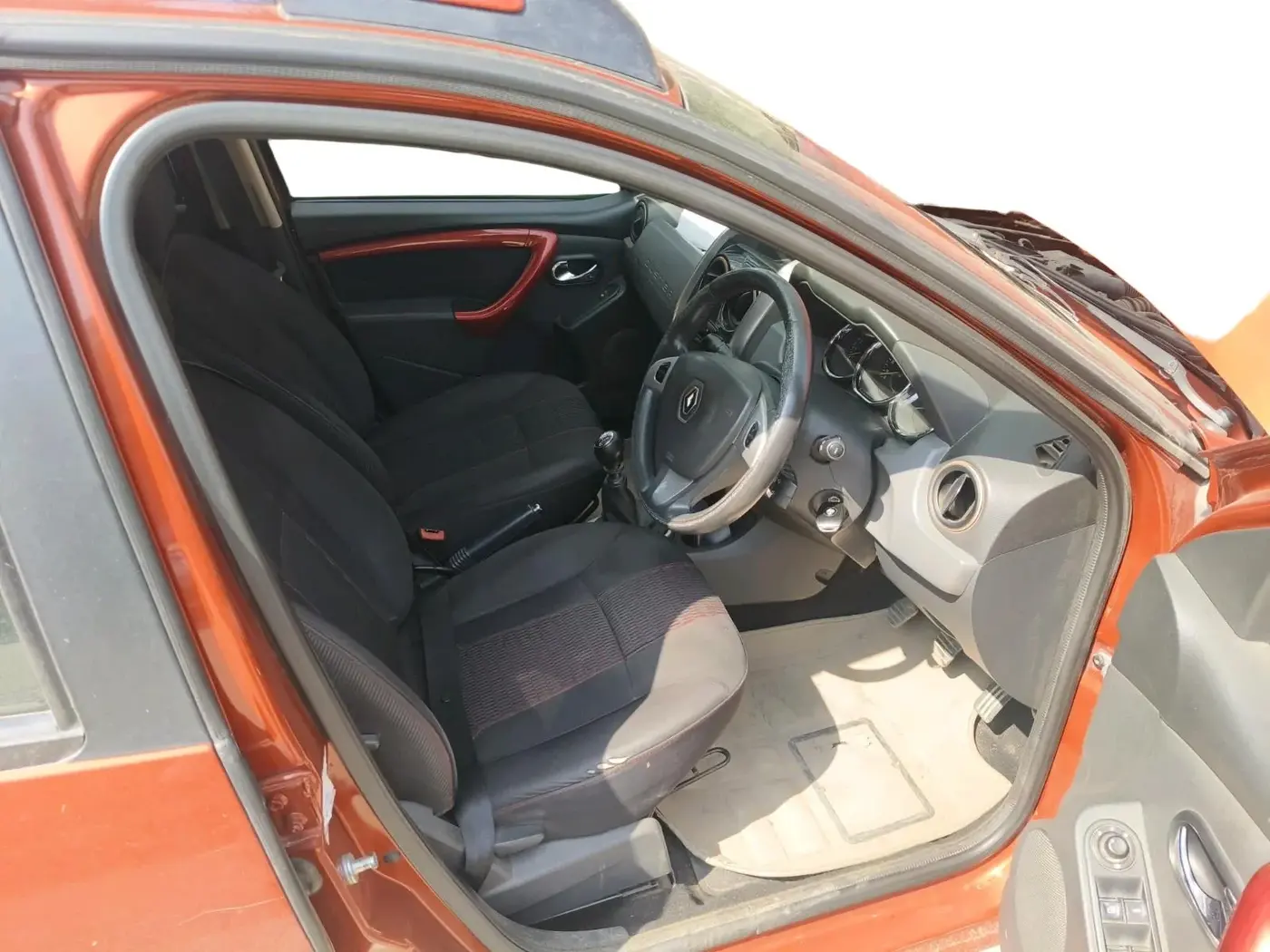 2016 Renault Duster 110 PS RXZ 4X4 MT DIESEL, Diesel, Manual, 1,12,127 km, interior
