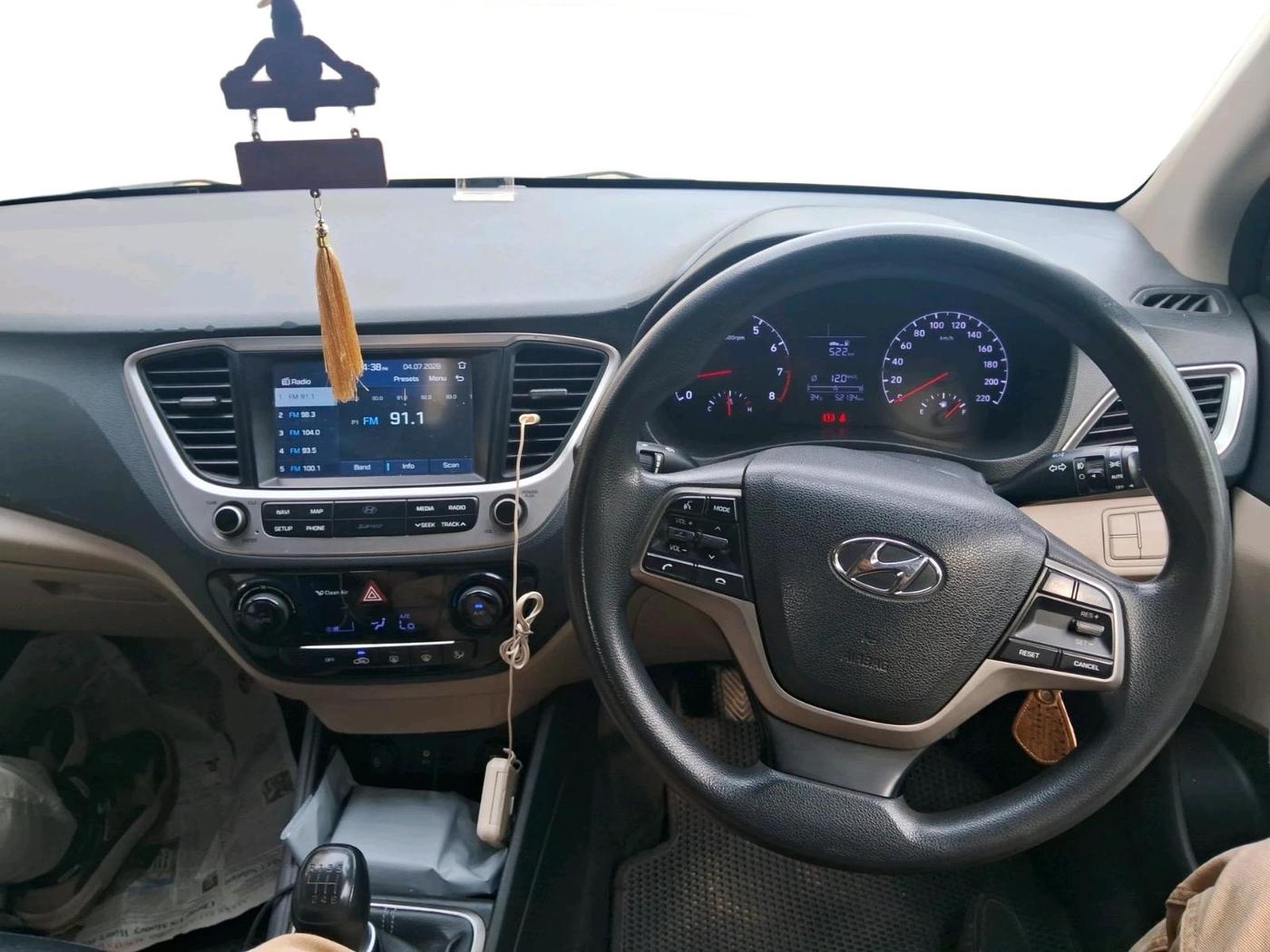 2017 Hyundai Verna 1.6 VTVT SX, Petrol, Manual, 52,136 km, interior