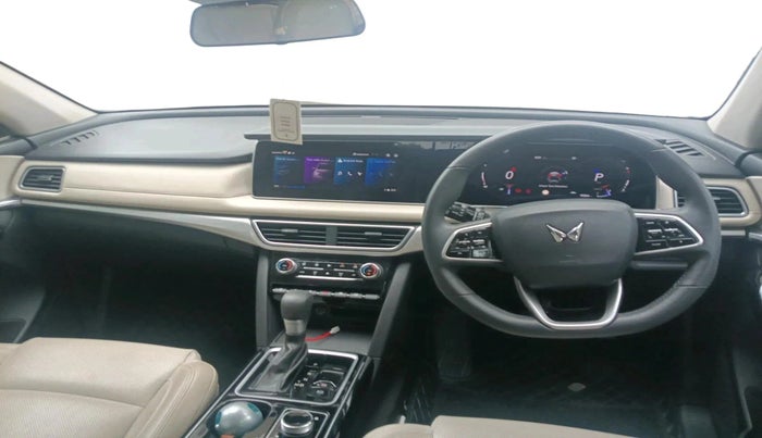 2023 Mahindra XUV700 AX 7 LUXURY P AT 7 STR, Petrol, Automatic, 17,594 km, interior