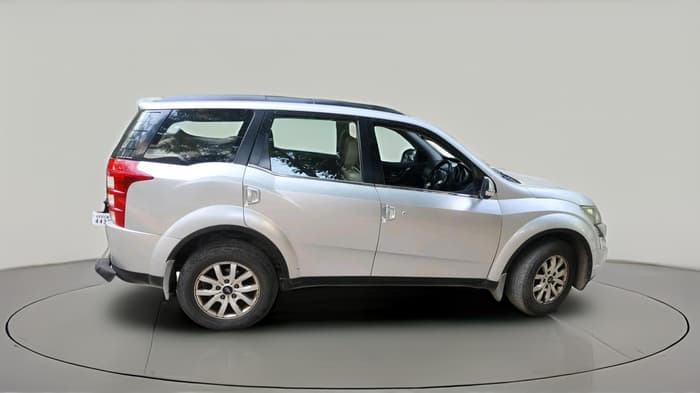 2017 Mahindra XUV500 W10, Diesel, Manual, 75,474 km, exterior