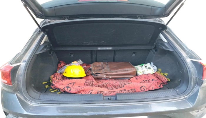 2019 Volkswagen T-ROC 1.5 TSI AT, Petrol, Automatic, 1,41,919 km, exterior