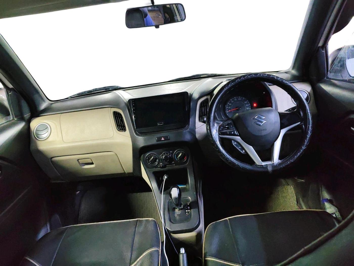 2019 Maruti New Wagon-R VXI 1.2 AMT, CNG, Automatic, 1,10,716 km, interior