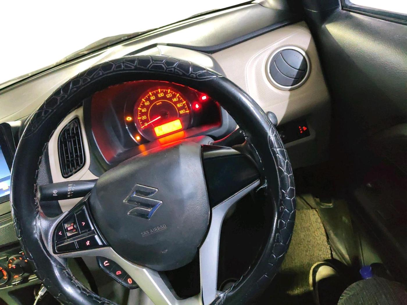2019 Maruti New Wagon-R VXI 1.2 AMT, CNG, Automatic, 1,10,716 km, interior