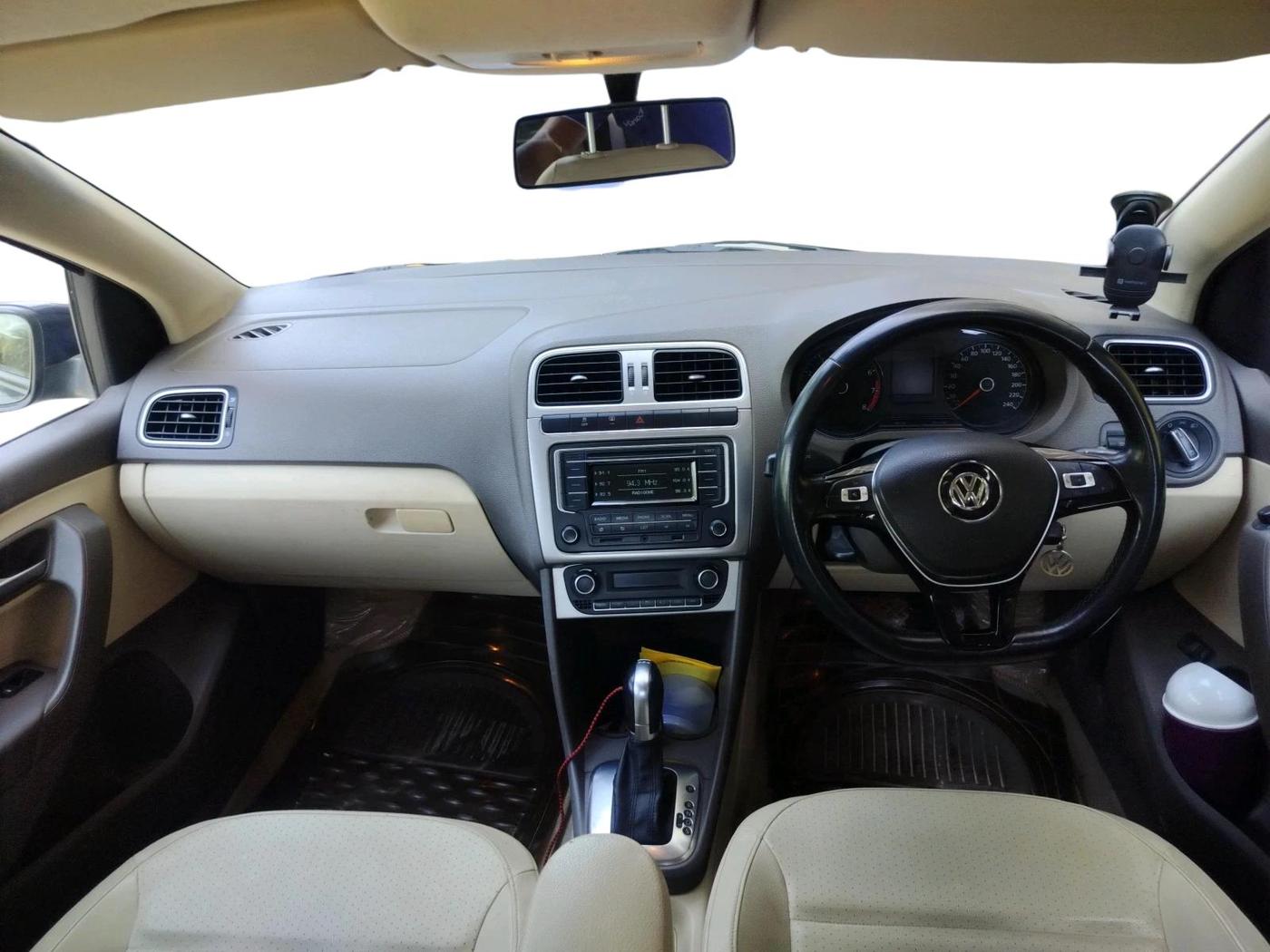 2015 Volkswagen Vento HIGHLINE PETROL AT, Petrol, Automatic, 67,990 km, interior