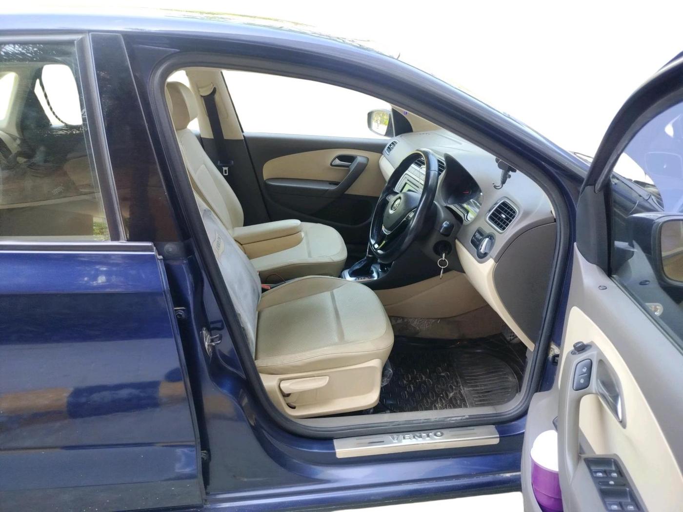 2015 Volkswagen Vento HIGHLINE PETROL AT, Petrol, Automatic, 67,990 km, interior