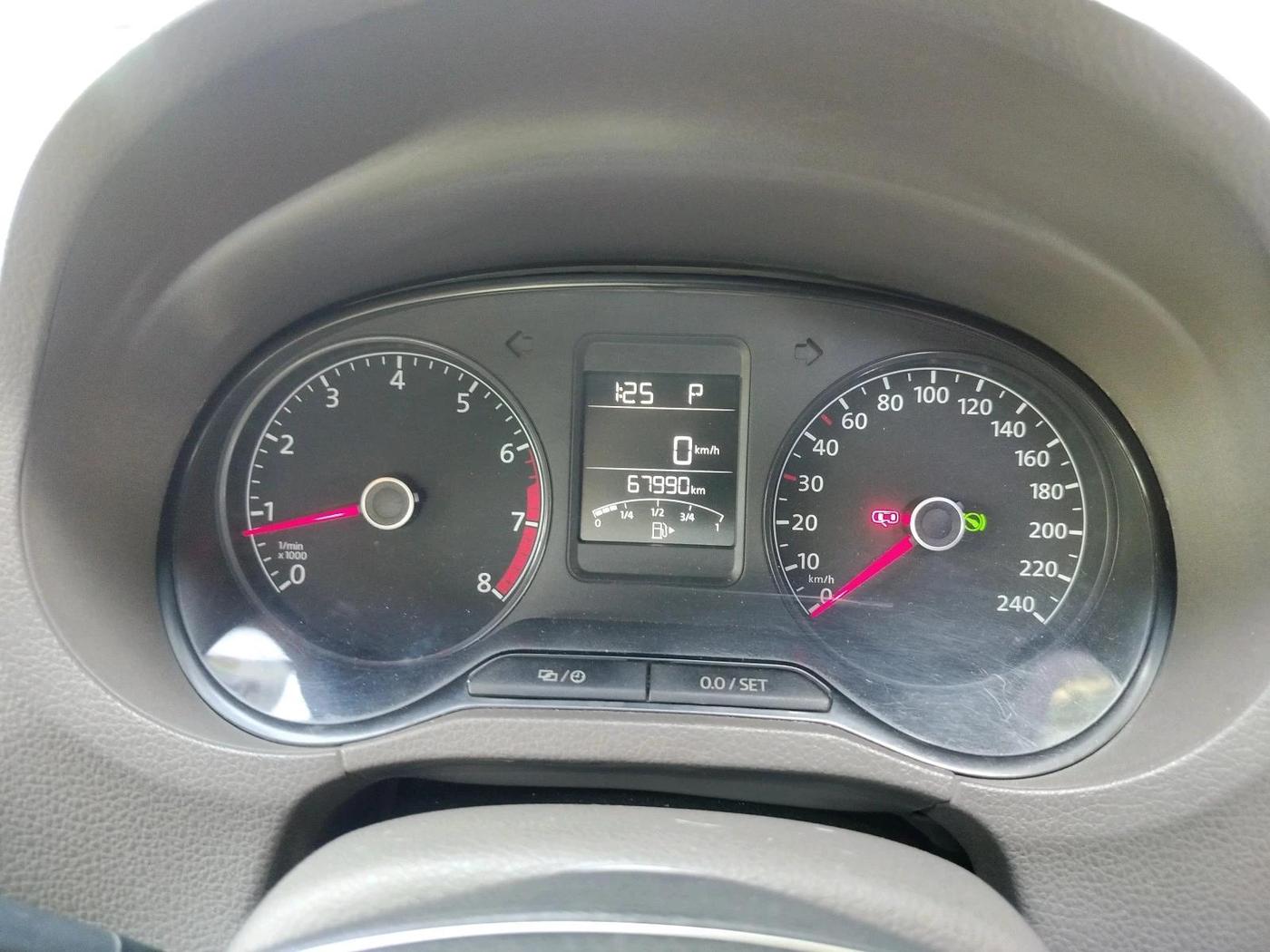 2015 Volkswagen Vento HIGHLINE PETROL AT, Petrol, Automatic, 67,990 km, interior