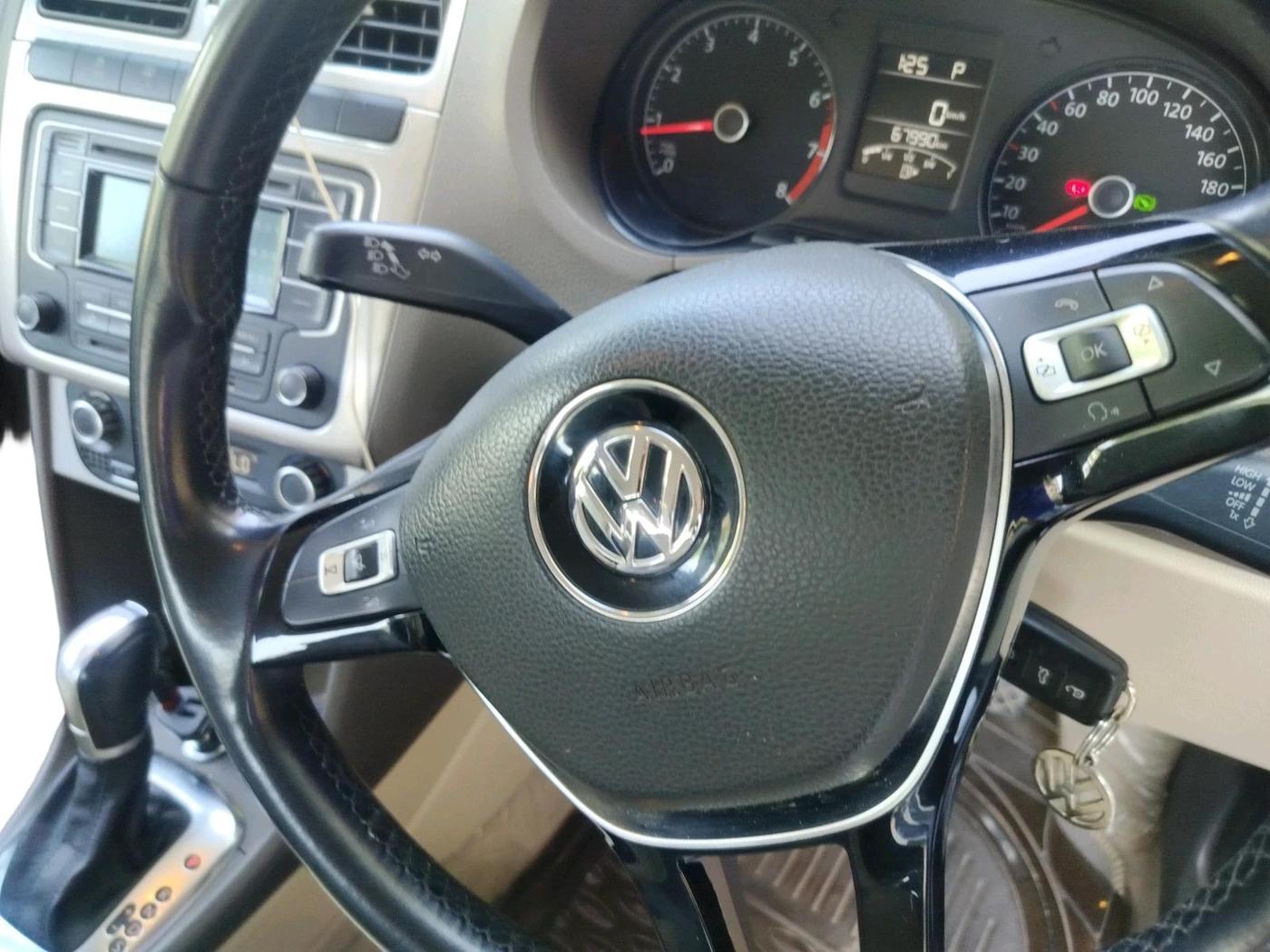 2015 Volkswagen Vento HIGHLINE PETROL AT, Petrol, Automatic, 67,990 km, interior
