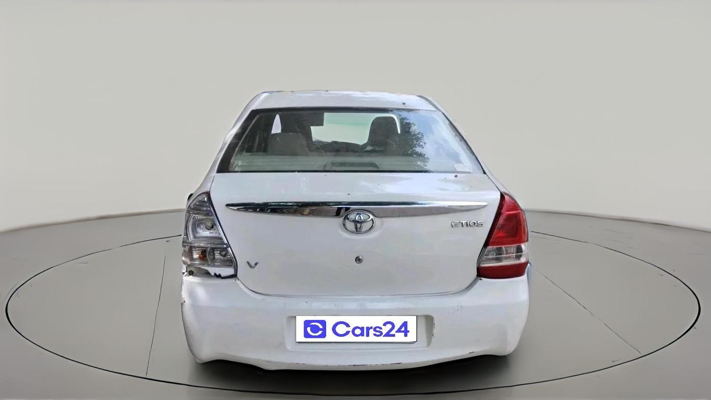 2013 Toyota Etios V, Petrol, Manual, 1,03,785 km, exterior