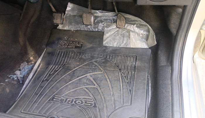 2011 Toyota Etios G, Petrol, Manual, 95,588 km, interior