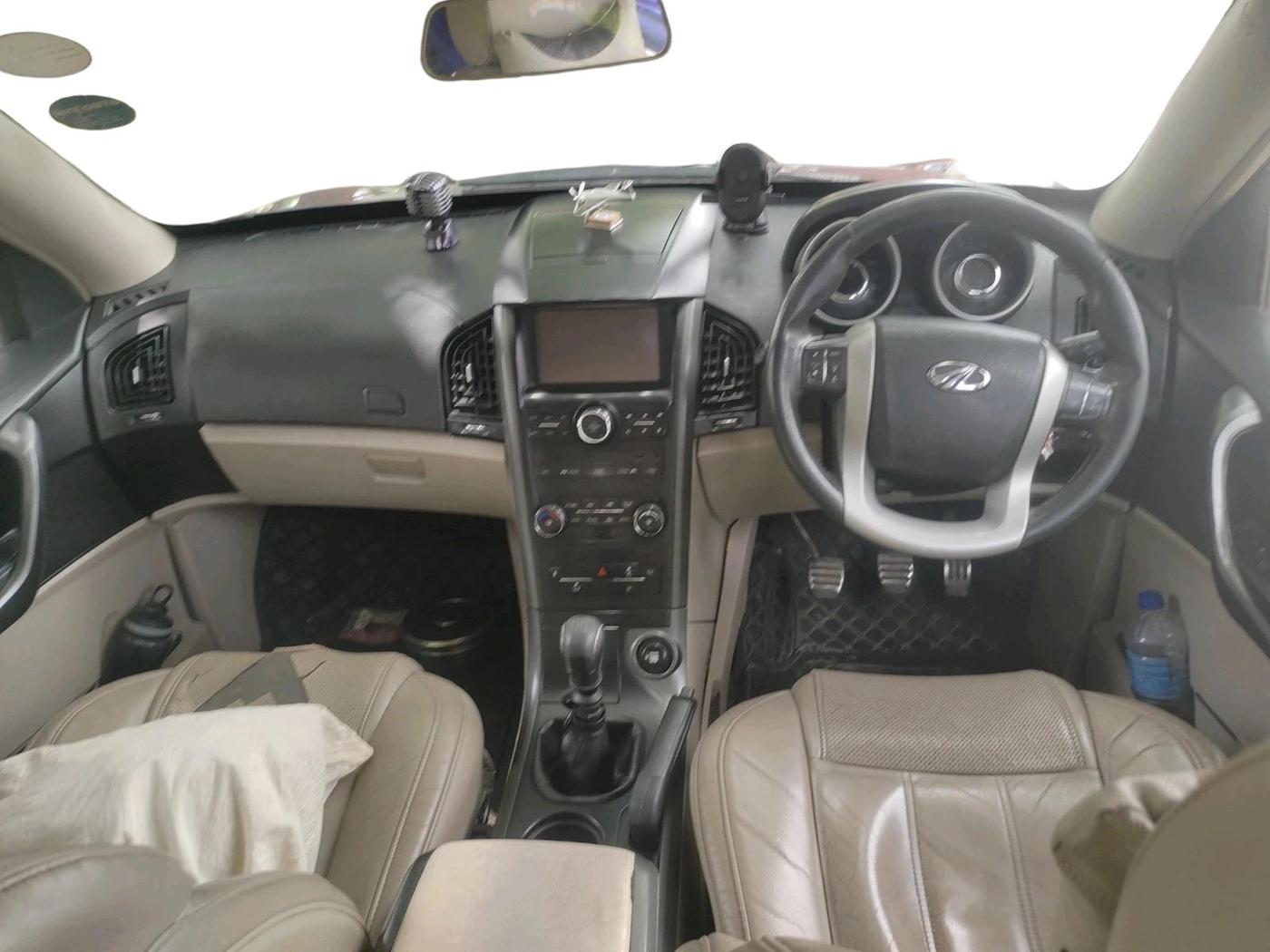 2016 Mahindra XUV500 W10 1.99, Diesel, Manual, 1,43,123 km, interior