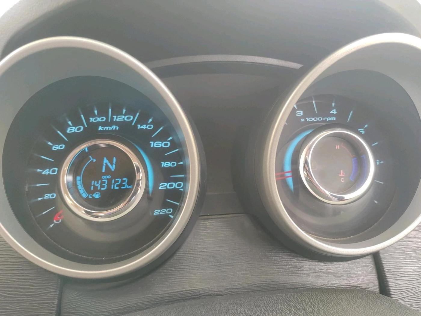 2016 Mahindra XUV500 W10 1.99, Diesel, Manual, 1,43,123 km, interior