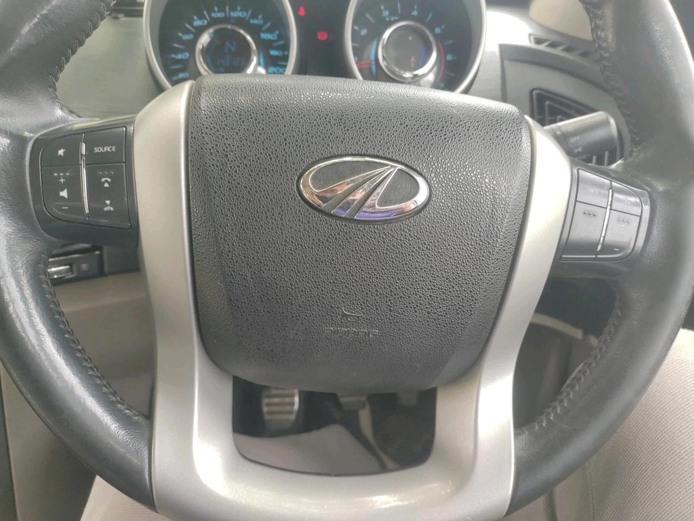 2016 Mahindra XUV500 W10 1.99, Diesel, Manual, 1,43,123 km, interior