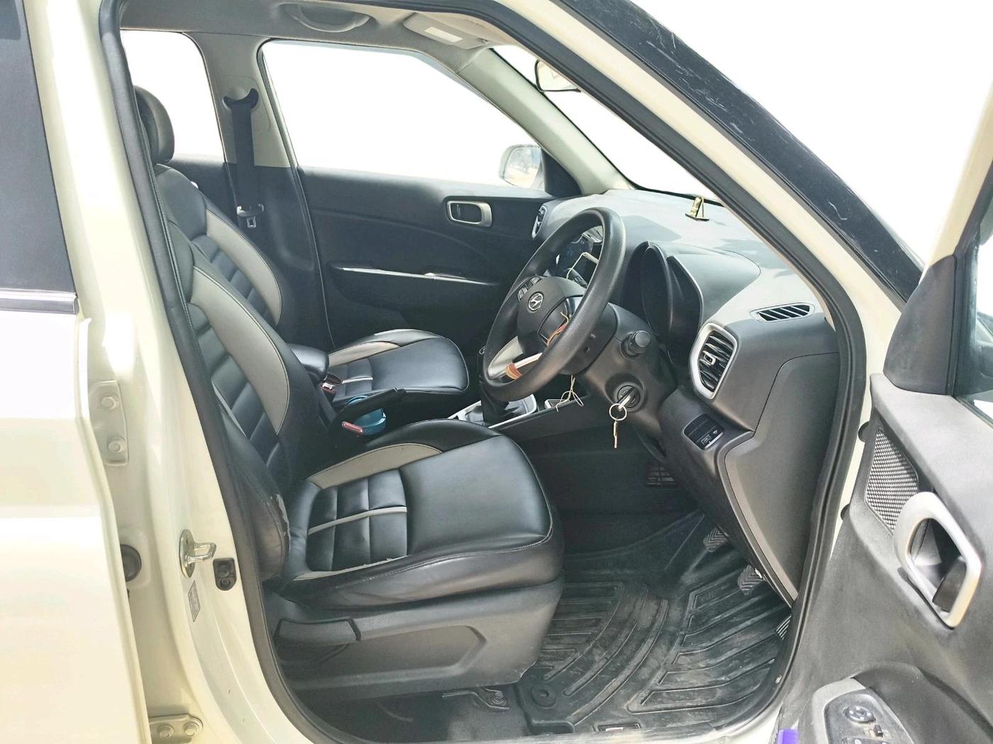2021 Hyundai VENUE S 1.2, Petrol, Manual, 62,021 km, interior