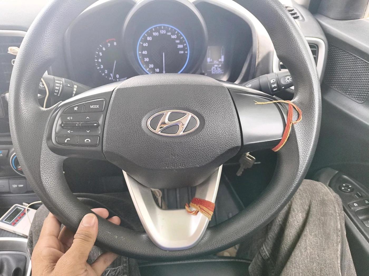 2021 Hyundai VENUE S 1.2, Petrol, Manual, 62,021 km, interior