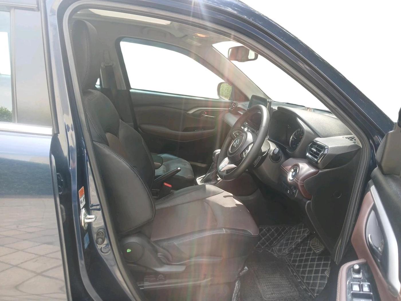 2023 Maruti Grand Vitara ALPHA SMART HYBRID AT, Petrol, Automatic, 27,300 km, interior