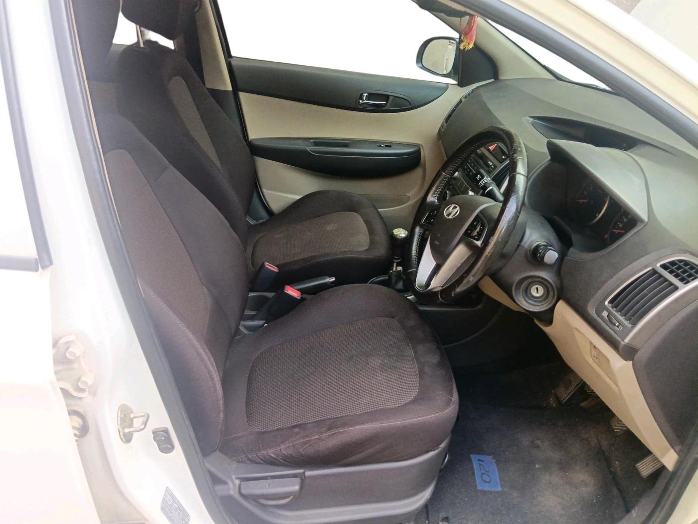2012 Hyundai i20 SPORTZ 1.2, Petrol, Manual, 52,352 km, interior