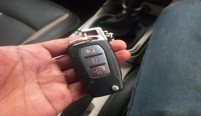 2019 Mahindra XUV300 W8 1.2 PETROL, Petrol, Manual, 51,489 km, interior