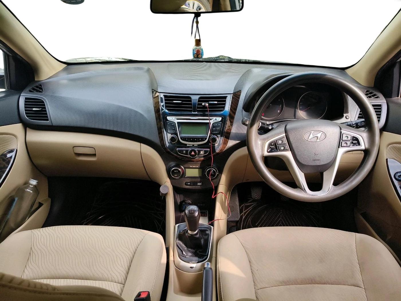 2011 Hyundai Verna FLUIDIC 1.6 VTVT EX, Petrol, Manual, 1,63,014 km, interior