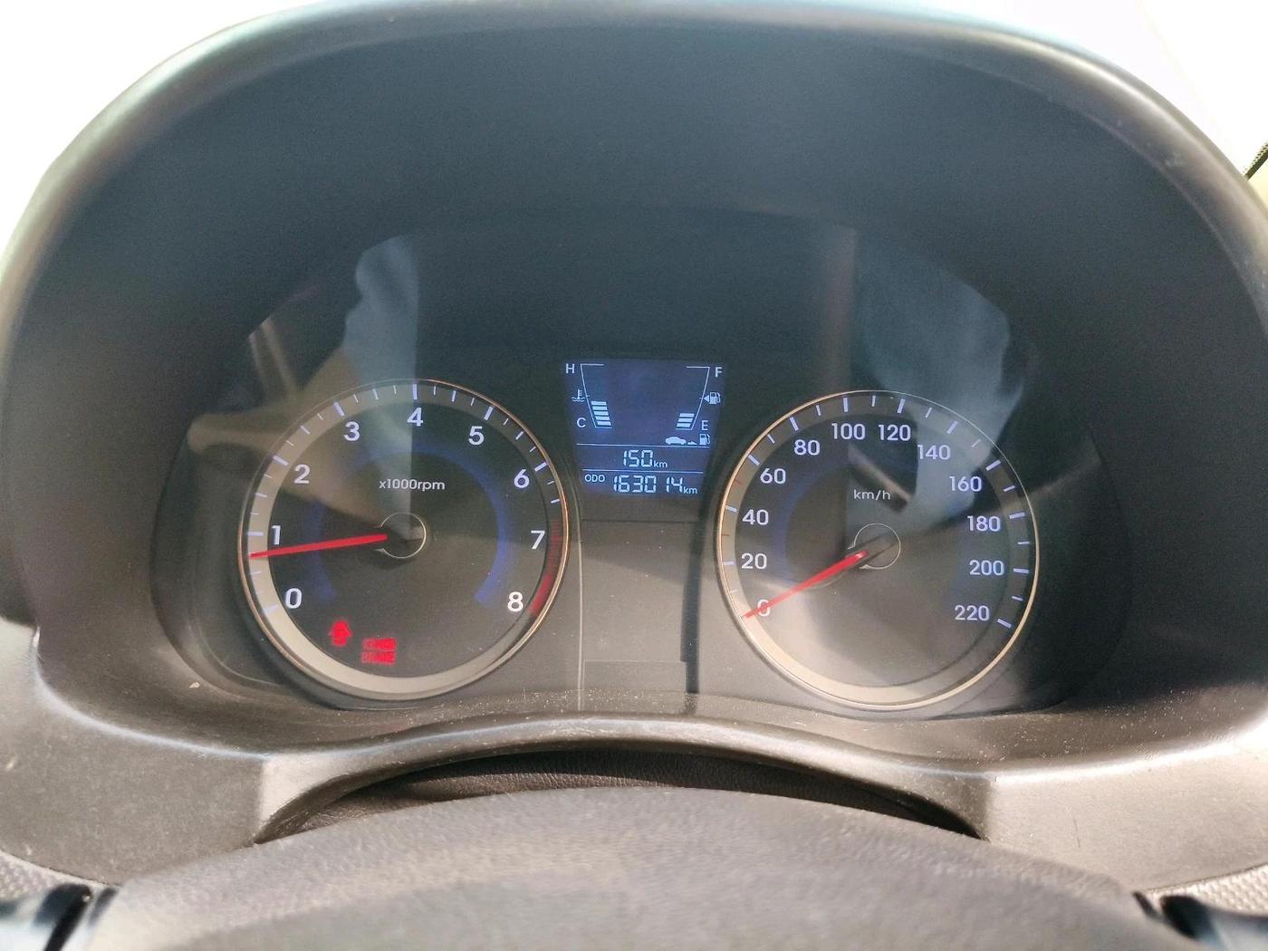 2011 Hyundai Verna FLUIDIC 1.6 VTVT EX, Petrol, Manual, 1,63,014 km, interior