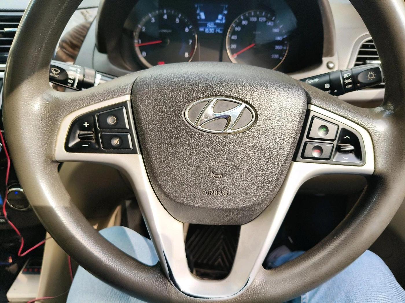 2011 Hyundai Verna FLUIDIC 1.6 VTVT EX, Petrol, Manual, 1,63,014 km, interior