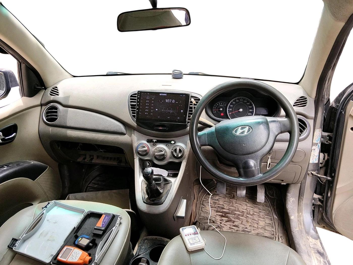2011 Hyundai i10 MAGNA 1.1, Petrol, Manual, 2,24,167 km, interior