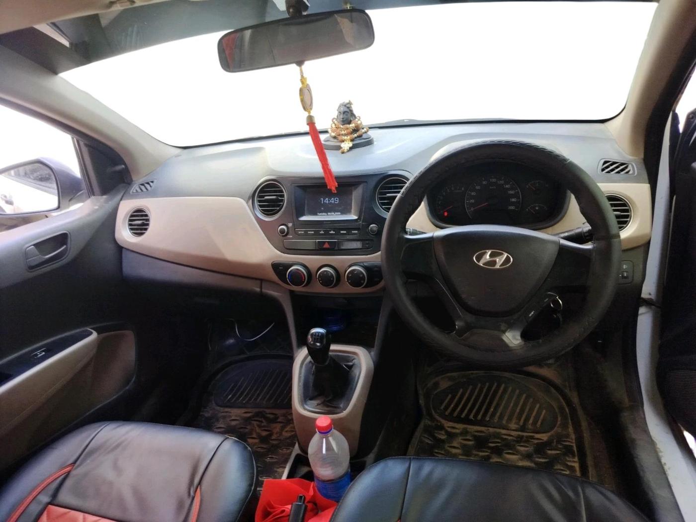 2016 Hyundai Xcent E, CNG, Manual, 1,52,918 km, interior