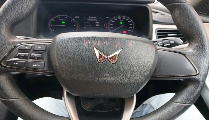 2022 Mahindra XUV700 MX P MT 5 STR, Petrol, Manual, 55,343 km, interior