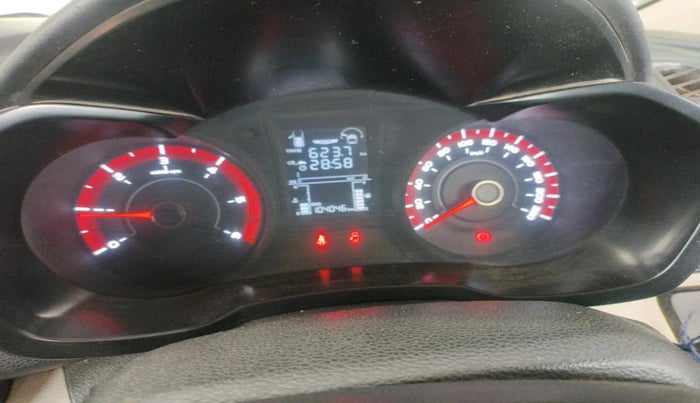 2019 Mahindra XUV300 W4 1.5 DIESEL, Diesel, Manual, 1,04,046 km, interior