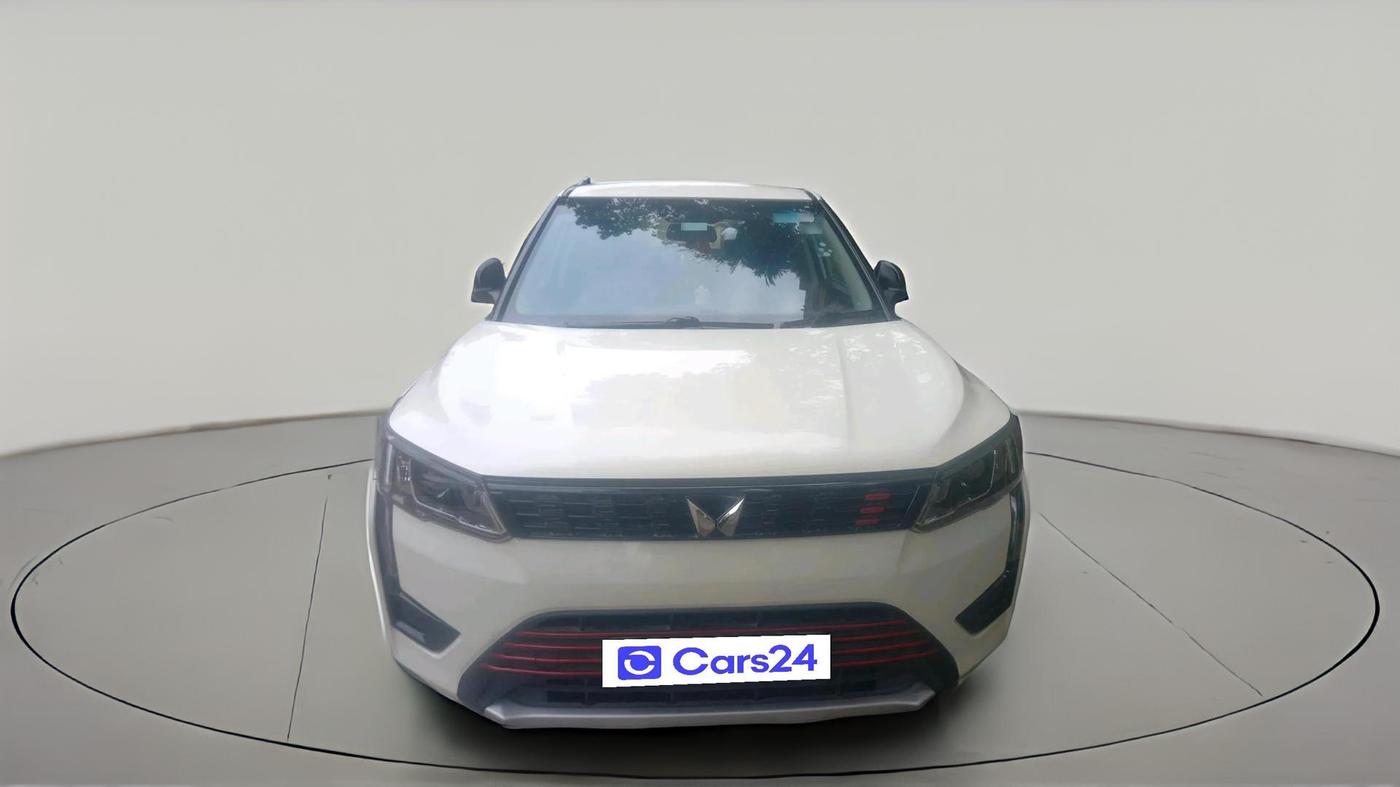 2023 Mahindra XUV300 W8 1.2 PETROL, Petrol, Manual, 31,208 km, exterior