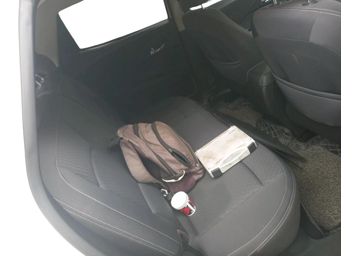 2023 Mahindra XUV300 W8 1.2 PETROL, Petrol, Manual, 31,208 km, interior