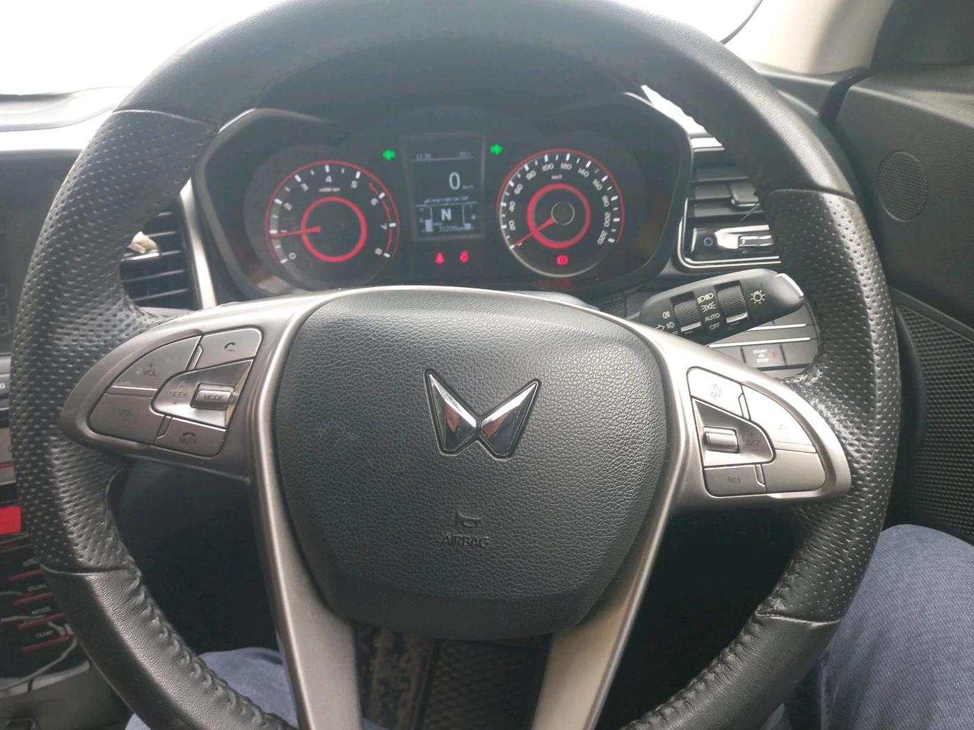 2023 Mahindra XUV300 W8 1.2 PETROL, Petrol, Manual, 31,208 km, interior