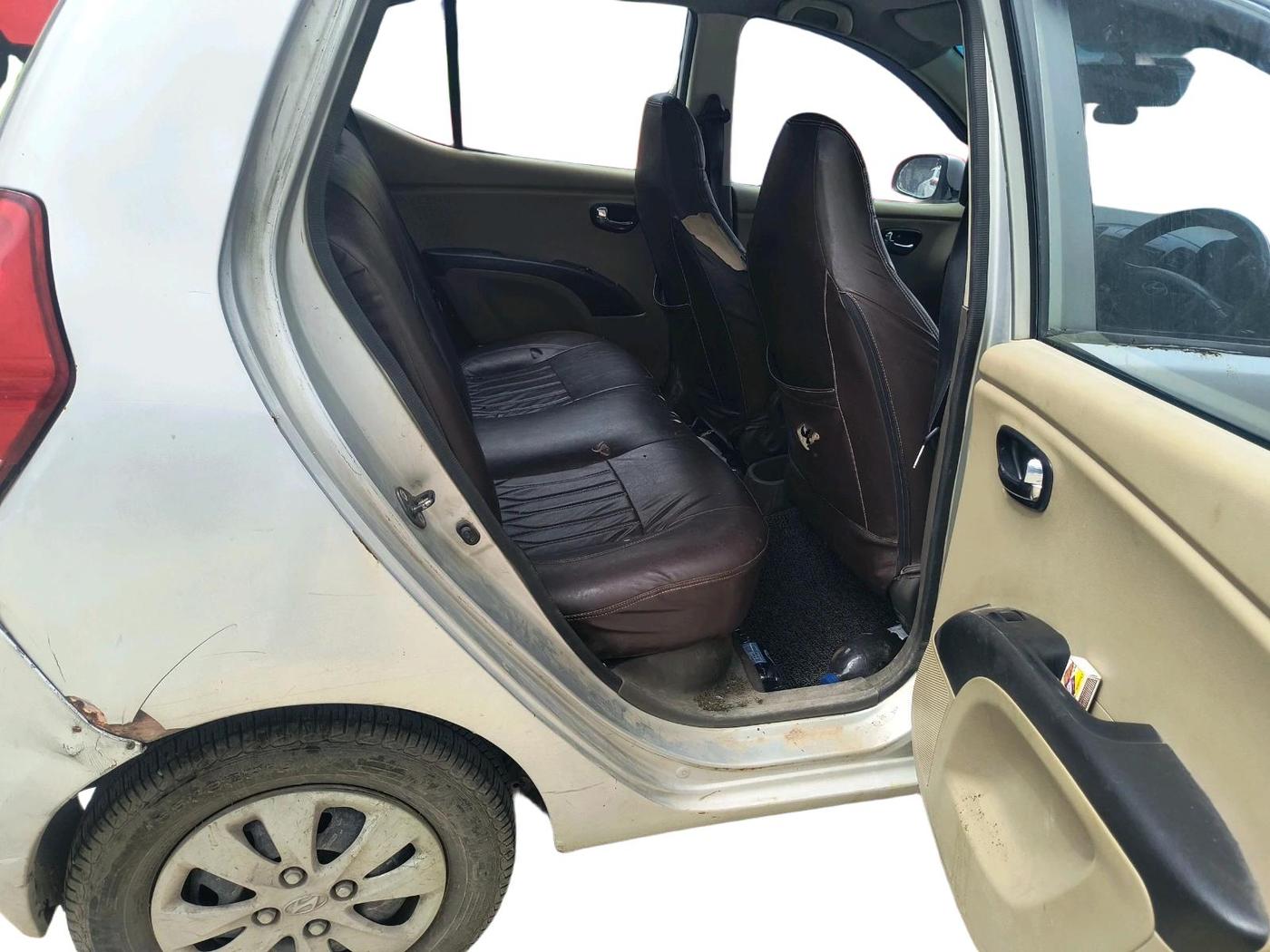 2011 Hyundai i10 MAGNA 1.2, CNG, Manual, 1,27,789 km, interior