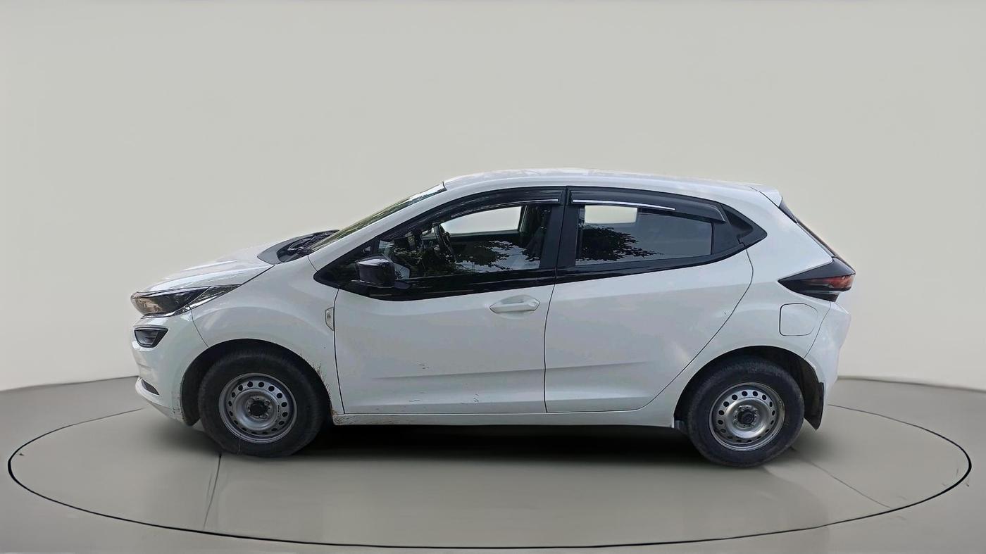 2023 Tata ALTROZ XE CNG, CNG, Manual, 30,801 km, exterior