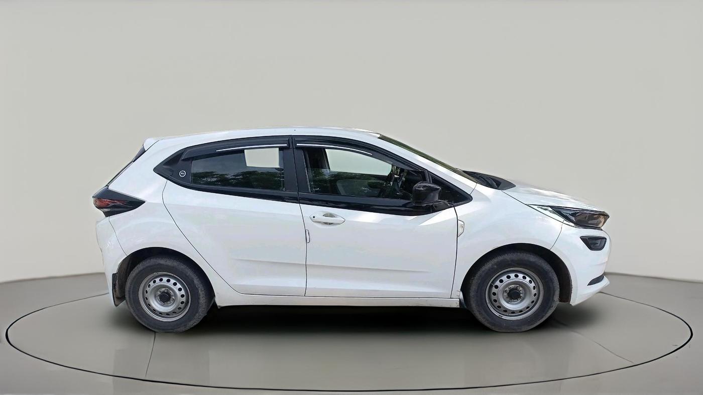 2023 Tata ALTROZ XE CNG, CNG, Manual, 30,801 km, exterior