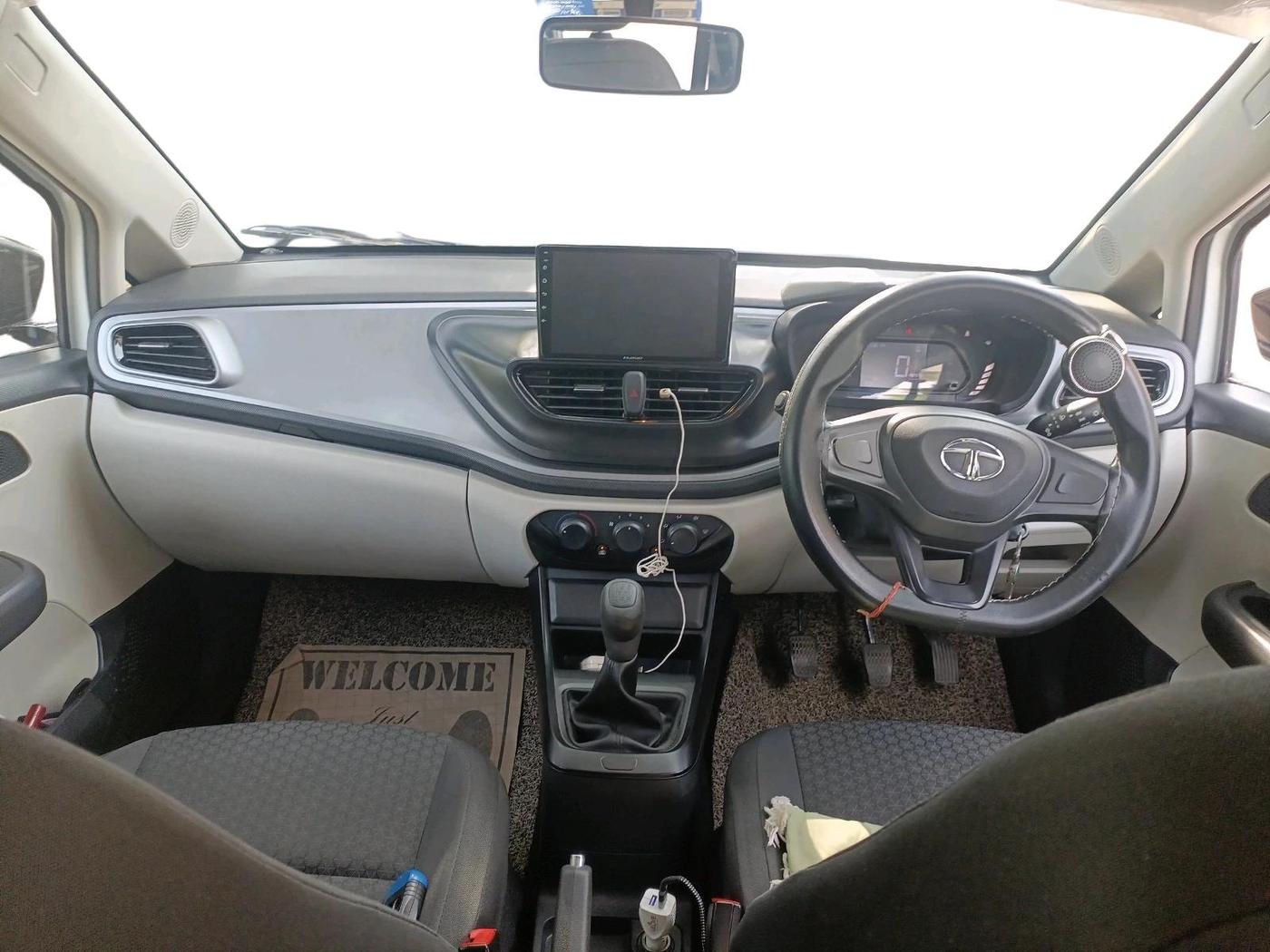 2023 Tata ALTROZ XE CNG, CNG, Manual, 30,801 km, interior