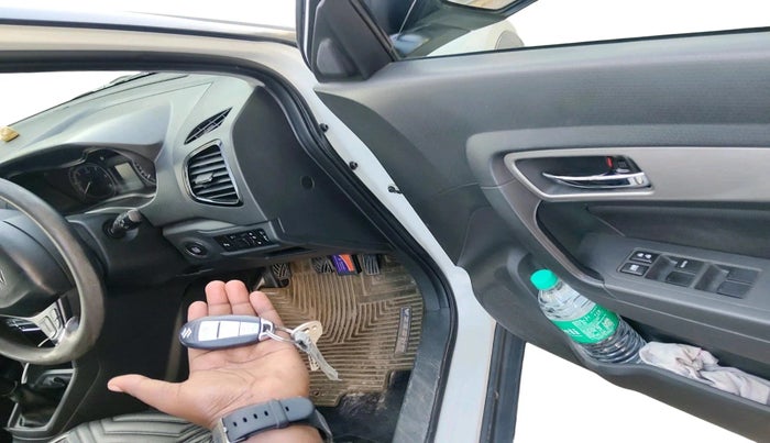 2017 Maruti Vitara Brezza ZDI PLUS, Diesel, Manual, 77,373 km, interior