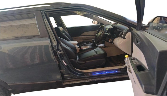 2020 Mahindra XUV300 W6 1.2 PETROL, Petrol, Manual, 51,004 km, interior