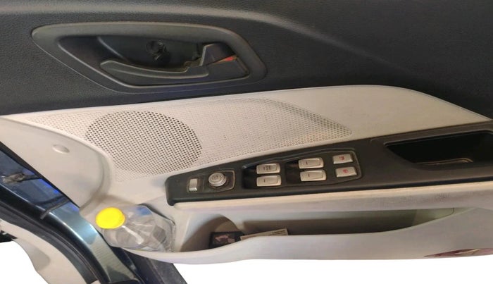 2020 Mahindra XUV300 W6 1.2 PETROL, Petrol, Manual, 51,004 km, interior