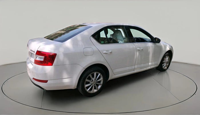 2016 Skoda Octavia 2.0 TDI CR AMBITION AT, Diesel, Automatic, 2,22,935 km, exterior