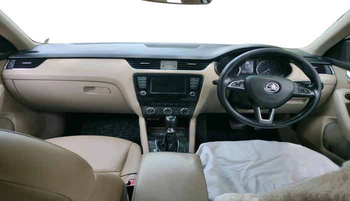 2016 Skoda Octavia 2.0 TDI CR AMBITION AT, Diesel, Automatic, 2,22,935 km, interior